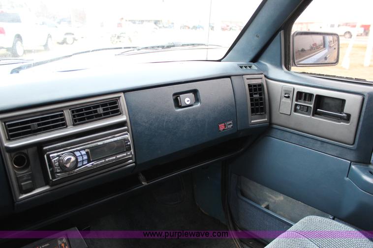 image for item J2310 1991 Chevrolet S10 Blazer Tahoe SUV