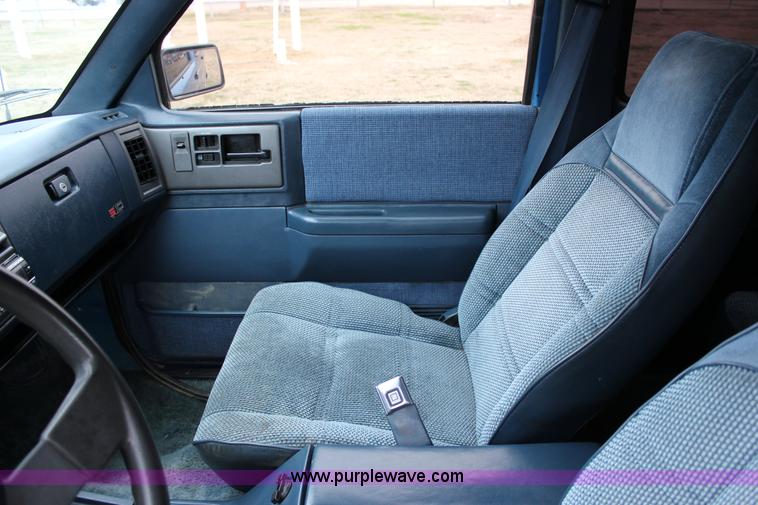 image for item J2310 1991 Chevrolet S10 Blazer Tahoe SUV