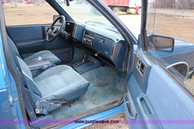 image for item J2310 1991 Chevrolet S10 Blazer Tahoe SUV