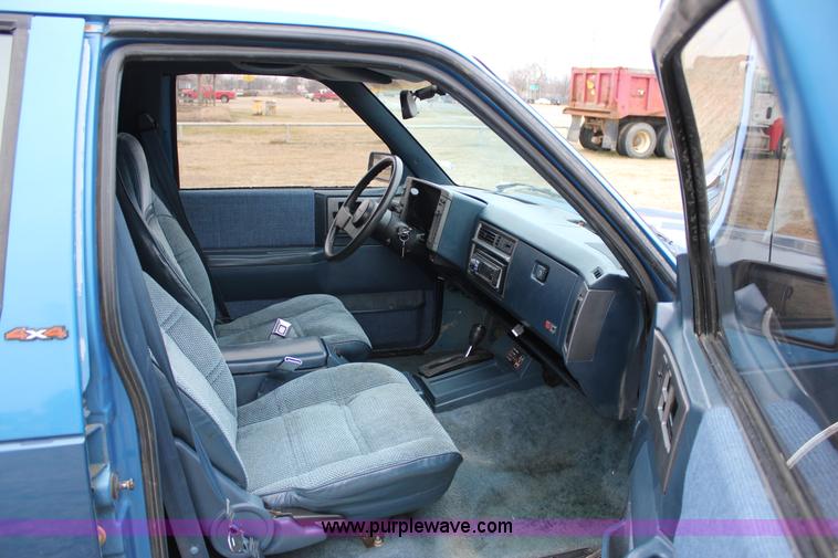 image for item J2310 1991 Chevrolet S10 Blazer Tahoe SUV