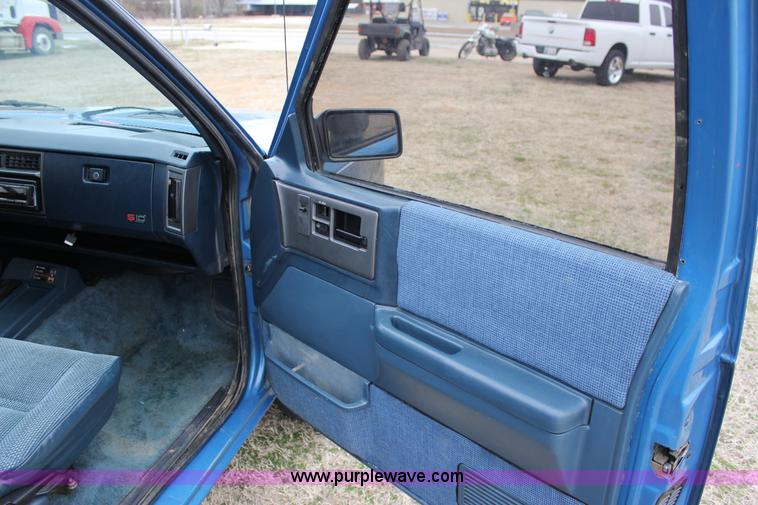image for item J2310 1991 Chevrolet S10 Blazer Tahoe SUV