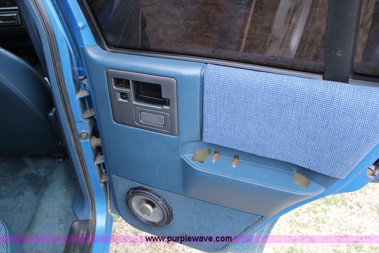 image for item J2310 1991 Chevrolet S10 Blazer Tahoe SUV
