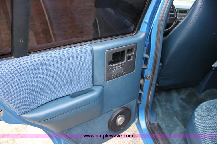 image for item J2310 1991 Chevrolet S10 Blazer Tahoe SUV