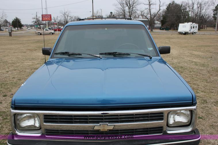 image for item J2310 1991 Chevrolet S10 Blazer Tahoe SUV