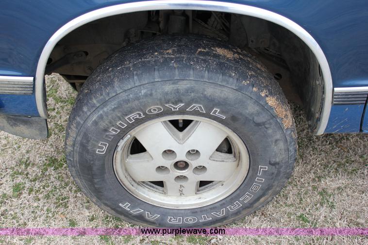 image for item J2310 1991 Chevrolet S10 Blazer Tahoe SUV