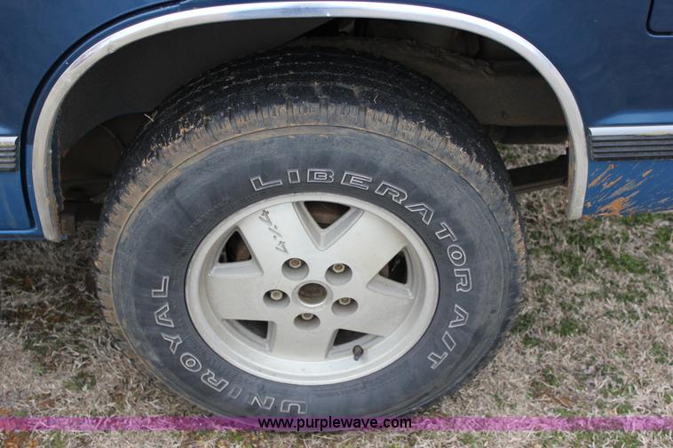 image for item J2310 1991 Chevrolet S10 Blazer Tahoe SUV