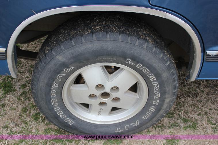 image for item J2310 1991 Chevrolet S10 Blazer Tahoe SUV