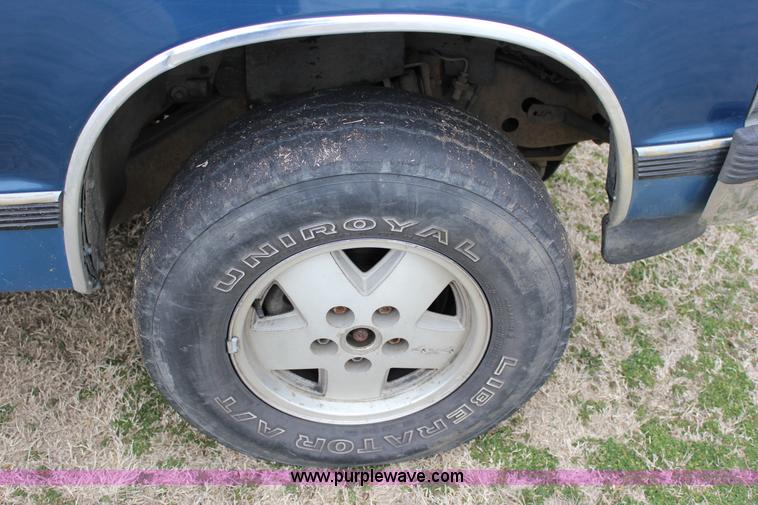 image for item J2310 1991 Chevrolet S10 Blazer Tahoe SUV