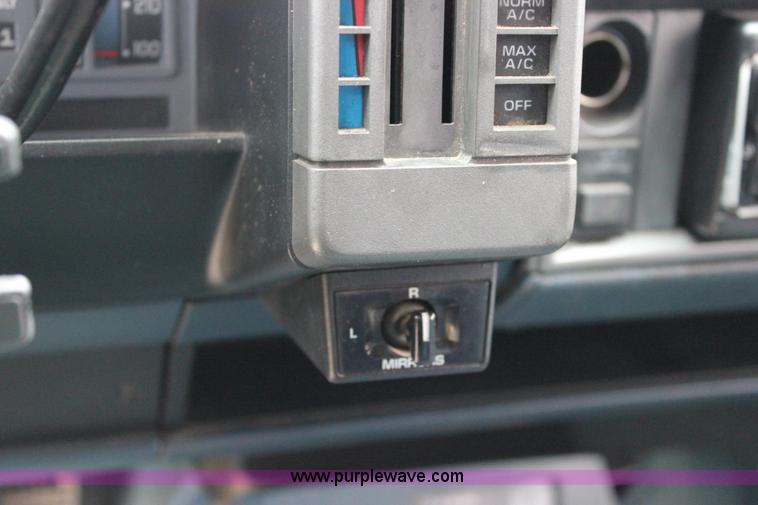 image for item J2310 1991 Chevrolet S10 Blazer Tahoe SUV