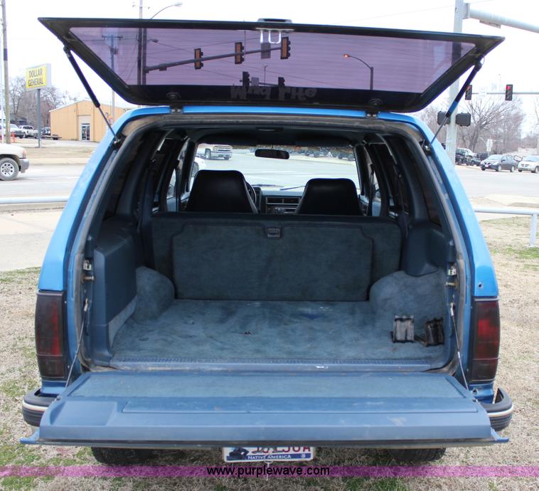 image for item J2310 1991 Chevrolet S10 Blazer Tahoe SUV