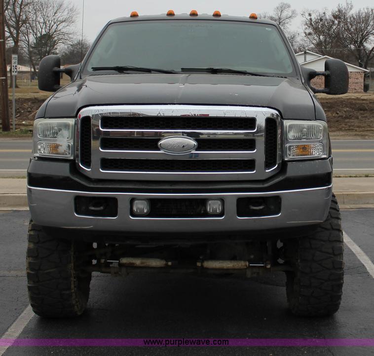 image for item J2311 2006 Ford F350 Super Duty Lariat Crew Cab pickup truck