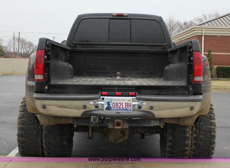 image for item J2311 2006 Ford F350 Super Duty Lariat Crew Cab pickup truck