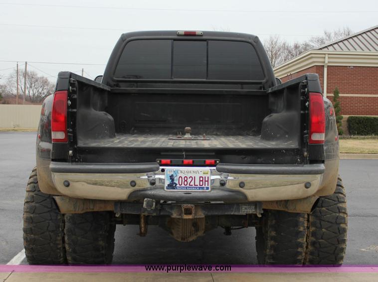 image for item J2311 2006 Ford F350 Super Duty Lariat Crew Cab pickup truck