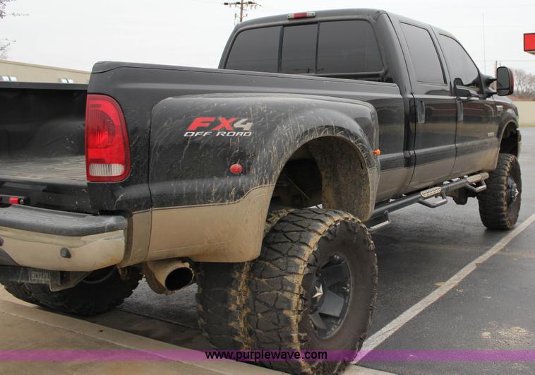 image for item J2311 2006 Ford F350 Super Duty Lariat Crew Cab pickup truck