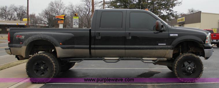 image for item J2311 2006 Ford F350 Super Duty Lariat Crew Cab pickup truck