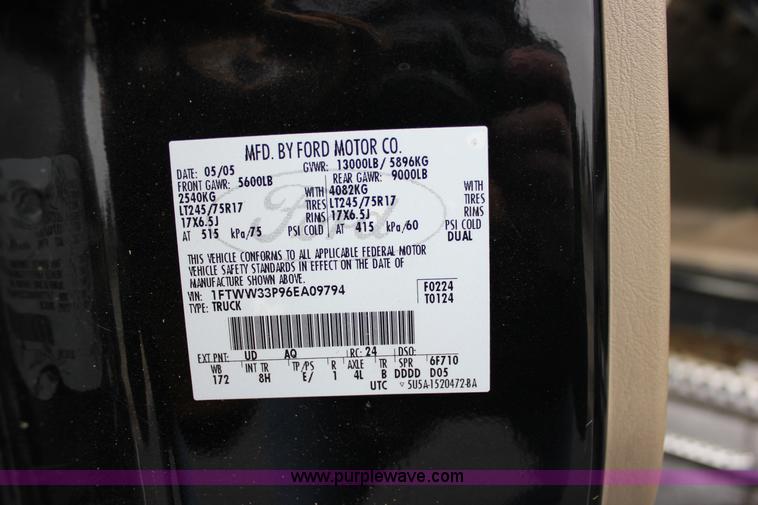 image for item J2311 2006 Ford F350 Super Duty Lariat Crew Cab pickup truck