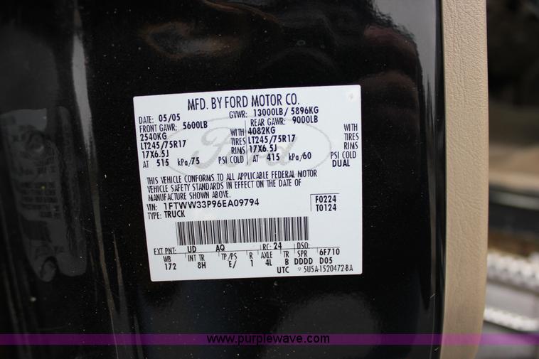 image for item J2311 2006 Ford F350 Super Duty Lariat Crew Cab pickup truck