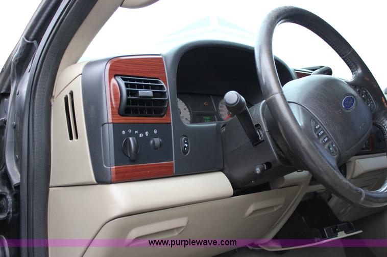 image for item J2311 2006 Ford F350 Super Duty Lariat Crew Cab pickup truck