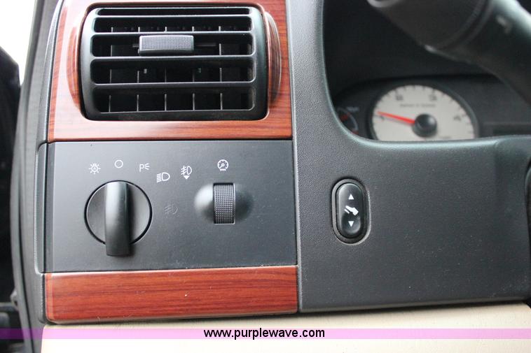 image for item J2311 2006 Ford F350 Super Duty Lariat Crew Cab pickup truck