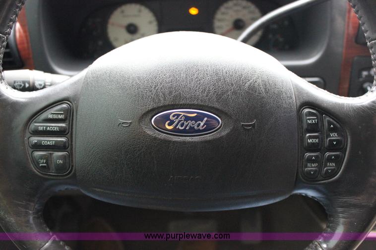 image for item J2311 2006 Ford F350 Super Duty Lariat Crew Cab pickup truck