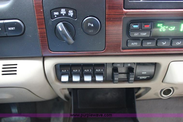 image for item J2311 2006 Ford F350 Super Duty Lariat Crew Cab pickup truck