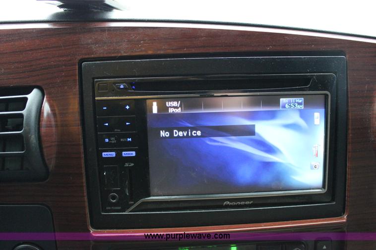 image for item J2311 2006 Ford F350 Super Duty Lariat Crew Cab pickup truck