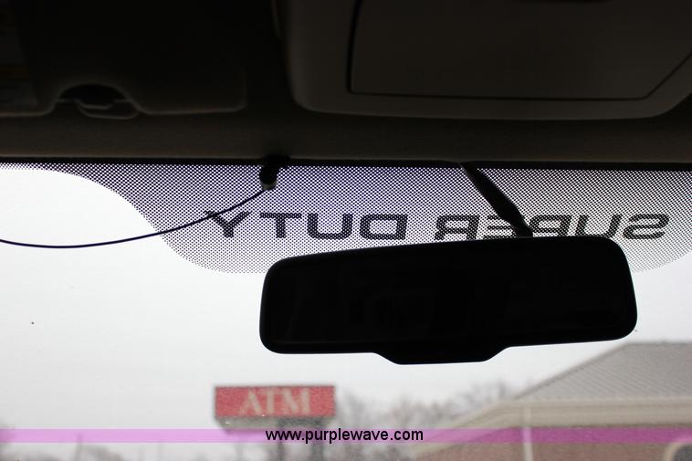 image for item J2311 2006 Ford F350 Super Duty Lariat Crew Cab pickup truck