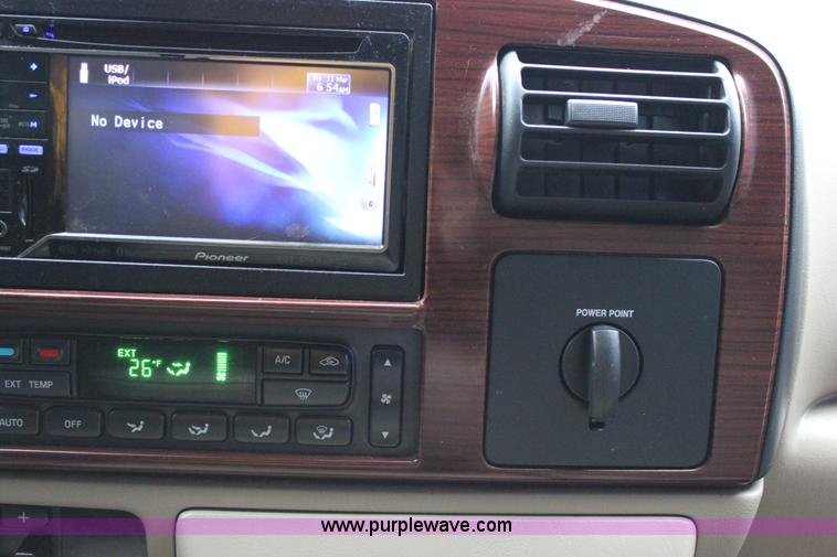 image for item J2311 2006 Ford F350 Super Duty Lariat Crew Cab pickup truck