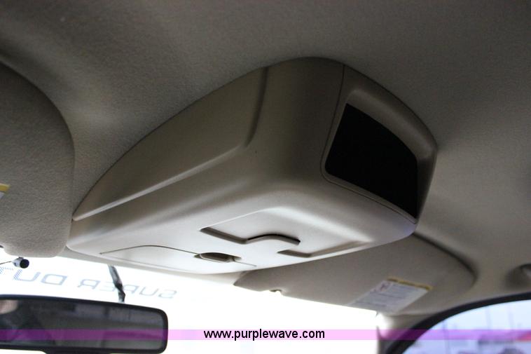 image for item J2311 2006 Ford F350 Super Duty Lariat Crew Cab pickup truck