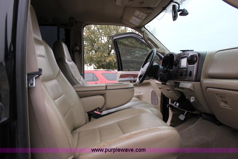 image for item J2311 2006 Ford F350 Super Duty Lariat Crew Cab pickup truck