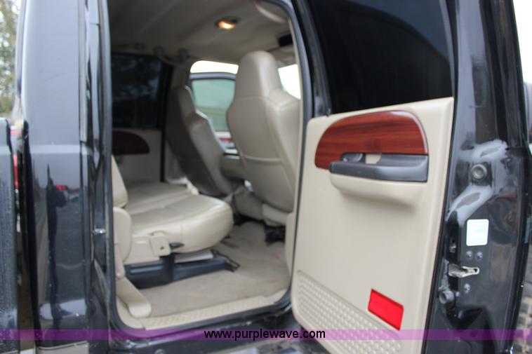 image for item J2311 2006 Ford F350 Super Duty Lariat Crew Cab pickup truck