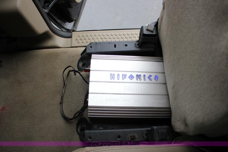 image for item J2311 2006 Ford F350 Super Duty Lariat Crew Cab pickup truck