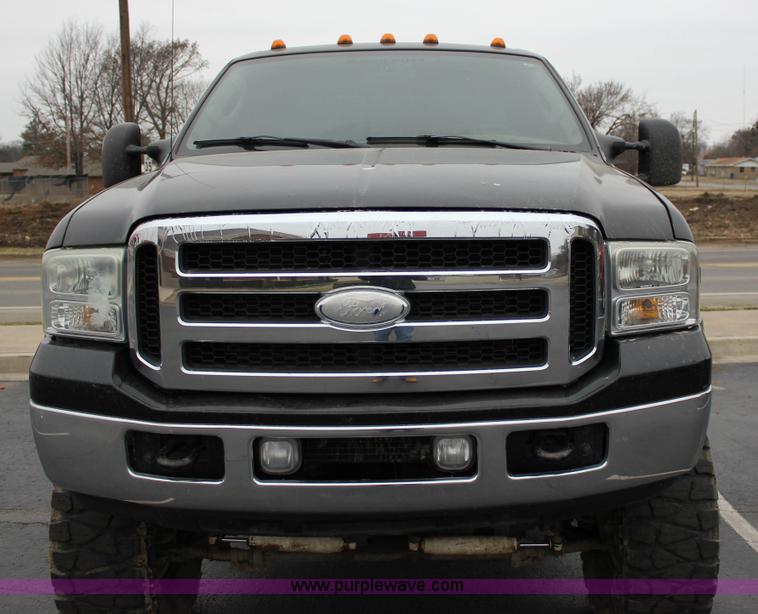 image for item J2311 2006 Ford F350 Super Duty Lariat Crew Cab pickup truck