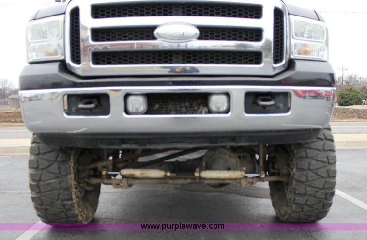 image for item J2311 2006 Ford F350 Super Duty Lariat Crew Cab pickup truck