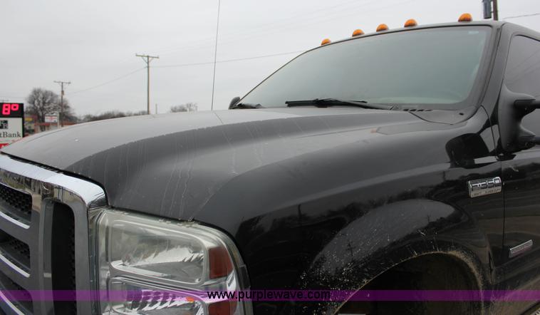 image for item J2311 2006 Ford F350 Super Duty Lariat Crew Cab pickup truck