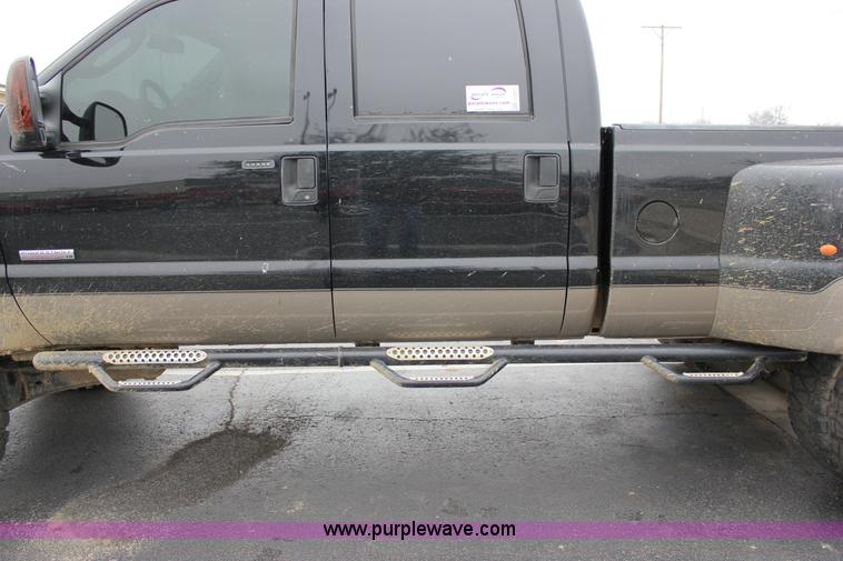 image for item J2311 2006 Ford F350 Super Duty Lariat Crew Cab pickup truck