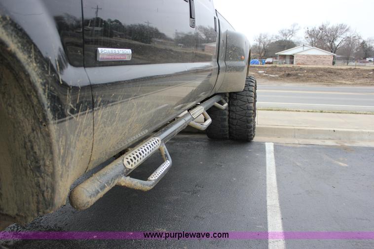 image for item J2311 2006 Ford F350 Super Duty Lariat Crew Cab pickup truck