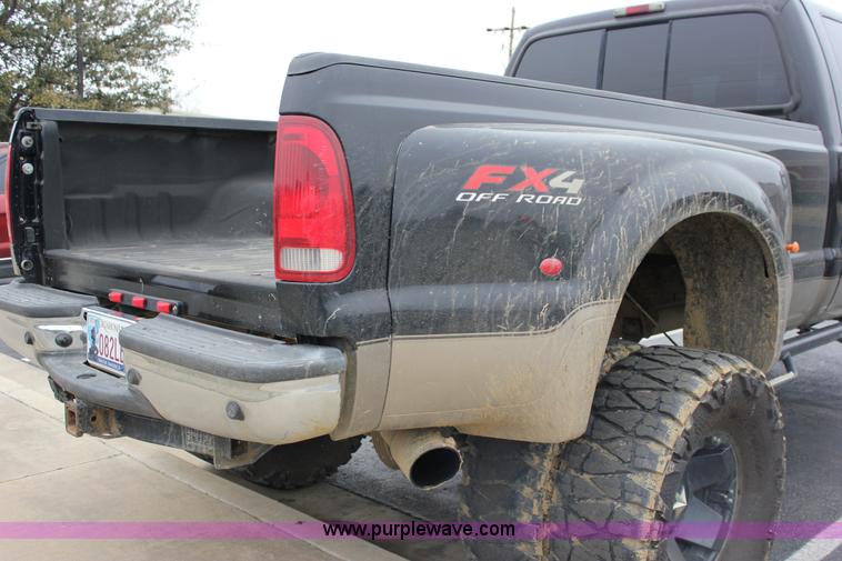 image for item J2311 2006 Ford F350 Super Duty Lariat Crew Cab pickup truck