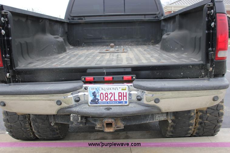 image for item J2311 2006 Ford F350 Super Duty Lariat Crew Cab pickup truck