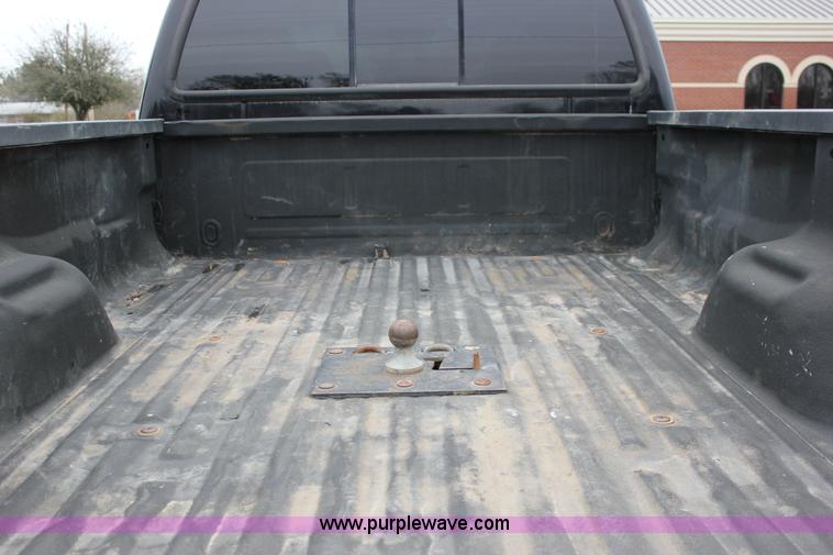 image for item J2311 2006 Ford F350 Super Duty Lariat Crew Cab pickup truck