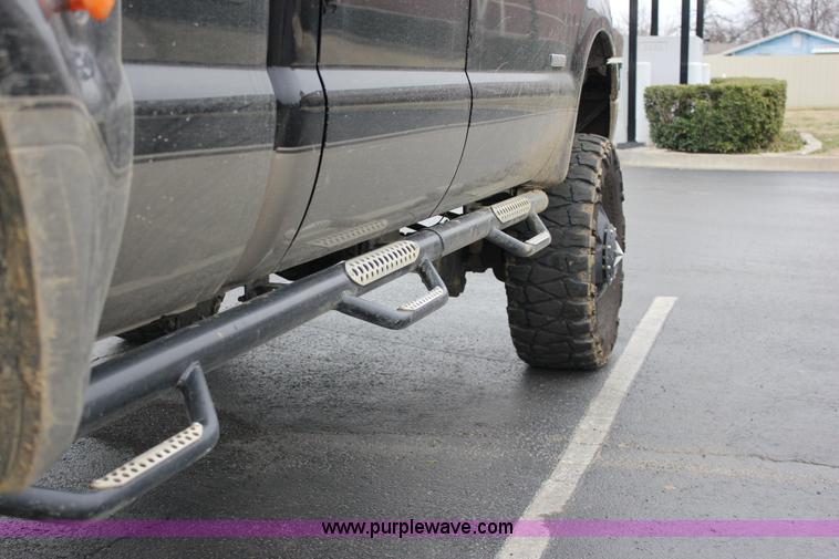 image for item J2311 2006 Ford F350 Super Duty Lariat Crew Cab pickup truck