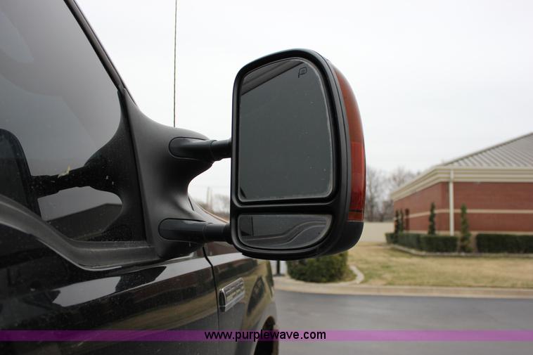 image for item J2311 2006 Ford F350 Super Duty Lariat Crew Cab pickup truck