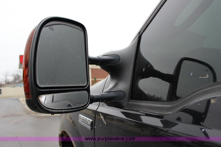 image for item J2311 2006 Ford F350 Super Duty Lariat Crew Cab pickup truck