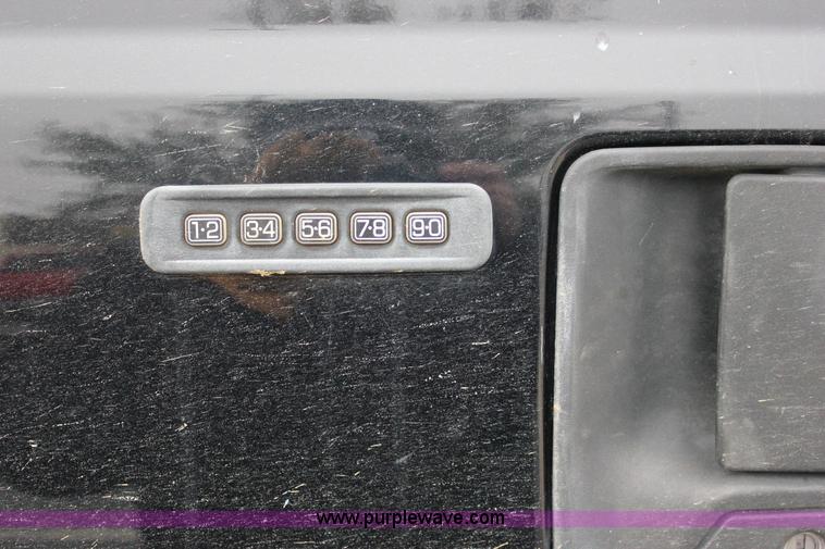 image for item J2311 2006 Ford F350 Super Duty Lariat Crew Cab pickup truck