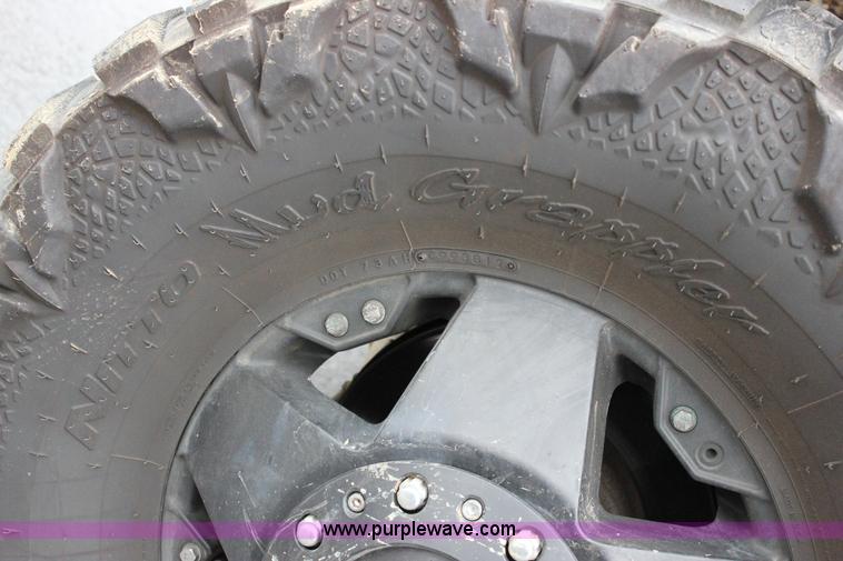 image for item J2311 2006 Ford F350 Super Duty Lariat Crew Cab pickup truck