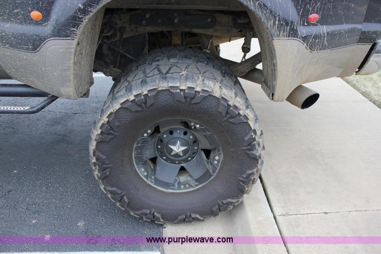 image for item J2311 2006 Ford F350 Super Duty Lariat Crew Cab pickup truck