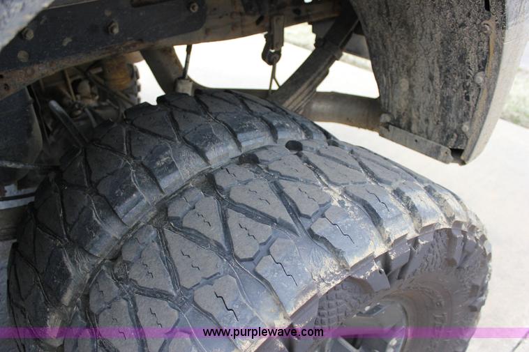 image for item J2311 2006 Ford F350 Super Duty Lariat Crew Cab pickup truck