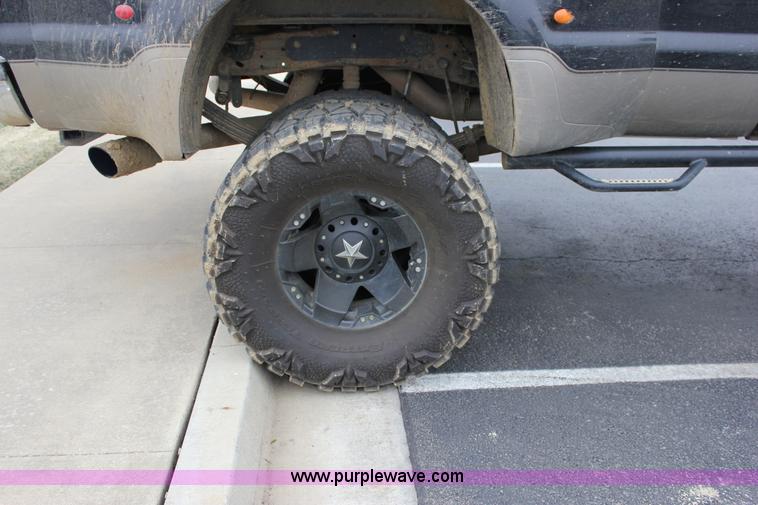 image for item J2311 2006 Ford F350 Super Duty Lariat Crew Cab pickup truck