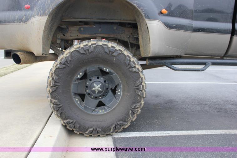 image for item J2311 2006 Ford F350 Super Duty Lariat Crew Cab pickup truck