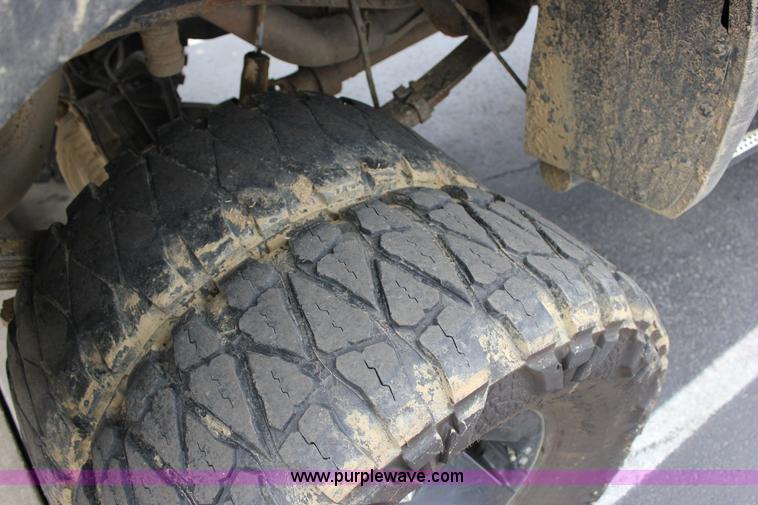 image for item J2311 2006 Ford F350 Super Duty Lariat Crew Cab pickup truck